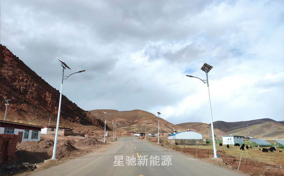 6米農(nóng)村太陽能路燈