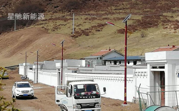 八米太陽(yáng)能路燈